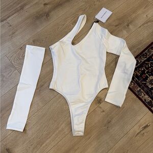 Maniere De Voir White Asymmetrical Bodysuit